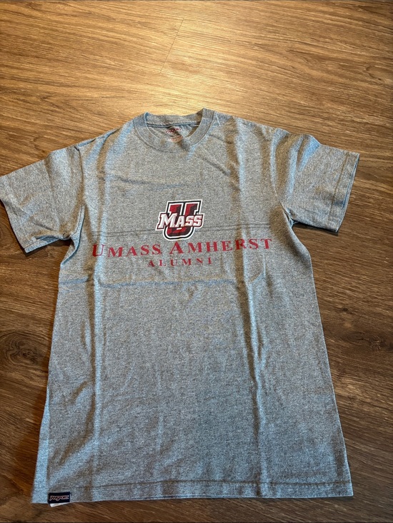 Jansport Other - NEW Jansport Gray UMass Amherst Alumni Logo Tee with Red Print
